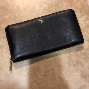 ⭐️ BRAND NEW Fossil Wallet ⭐️